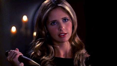 Buffy the Vampire Slayer, gizemlerle dolu bir dünyada vampir avcılığına adanmış bir genç kızın hikayesi!